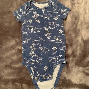 🧶Carter’s Dinosaur Onsie 6 Months